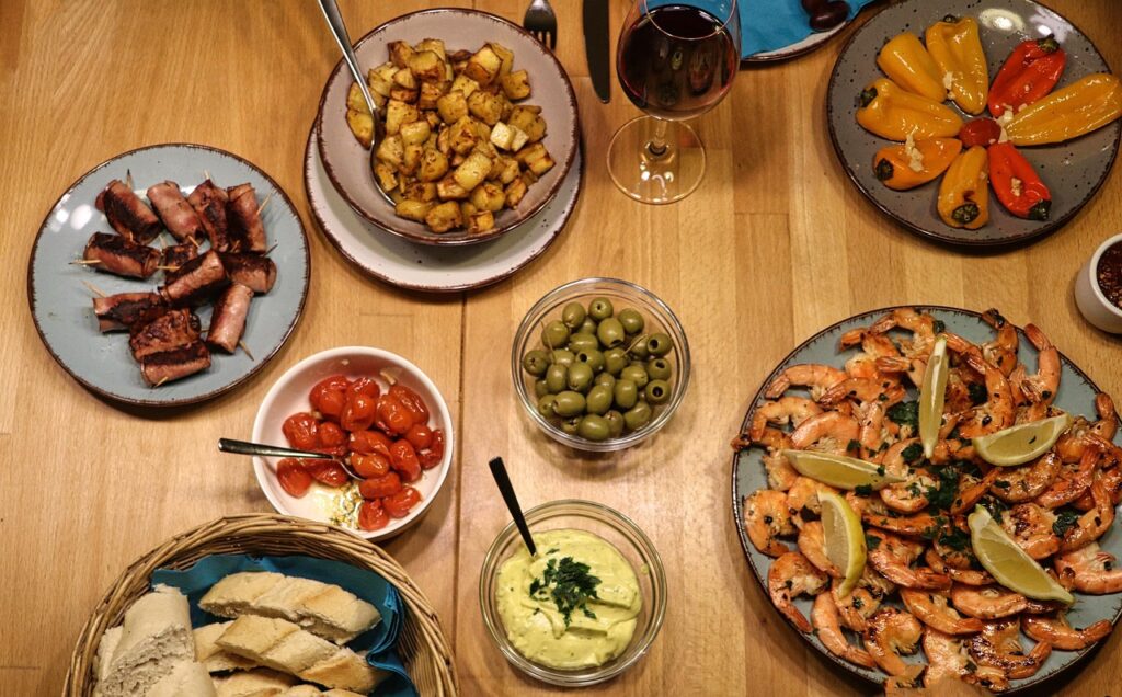 Spanish Food Guide: shrimp, olives, veggies, meal, scampi, tapas, food, tapas, tapas, tapas, tapas, tapas