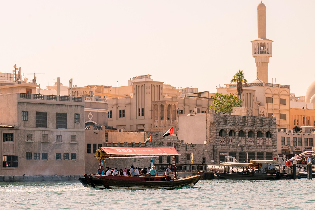 Old Dubai Travel Tips: 6 Ways of Exploring the Charm of the Old City